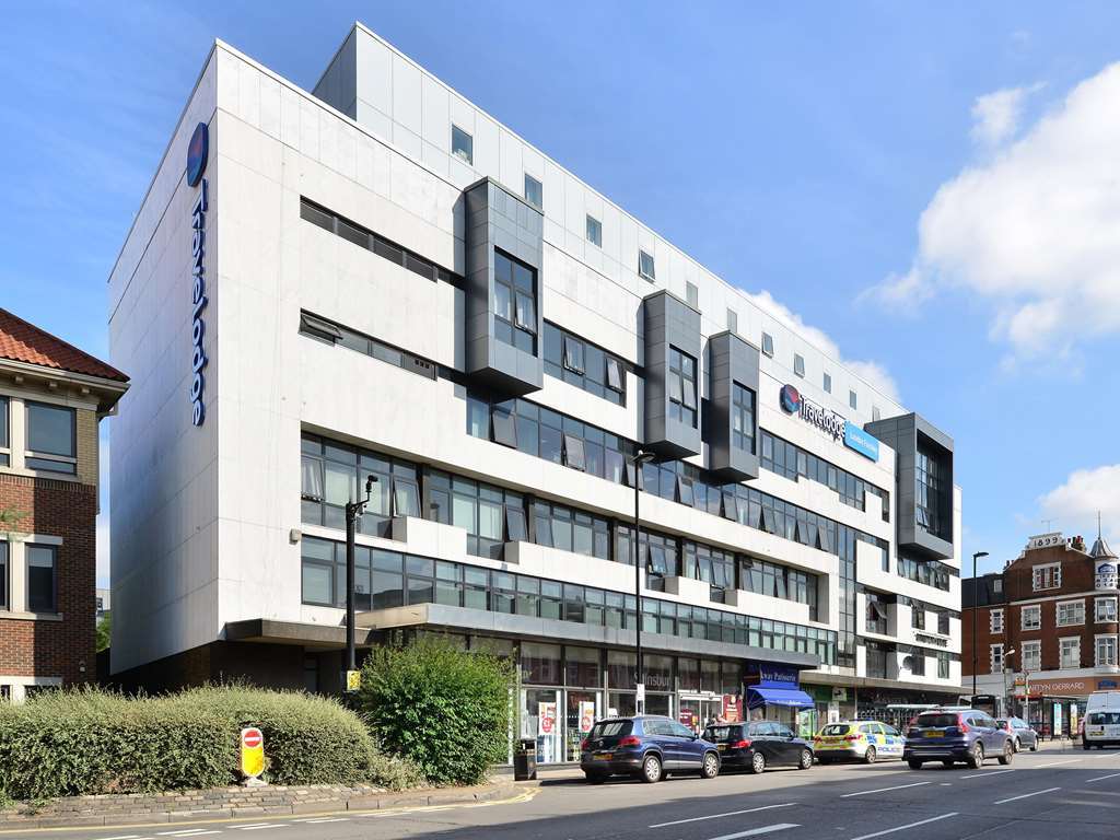 Travelodge London Finchley エクステリア 写真
