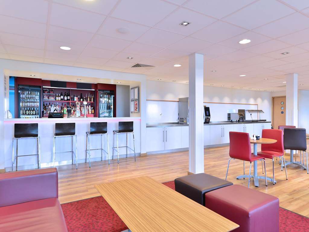 Travelodge London Finchley レストラン 写真